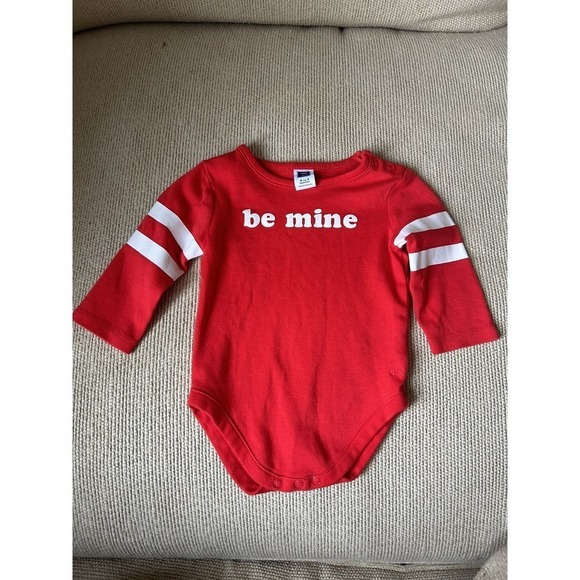 Valentine's Day “Be Mine” onesie - Picture 1 of 4